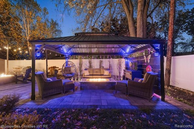 3233 Warick Road, Royal Oak, MI 48073