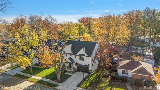 3233 Warick Road, Royal Oak, MI 48073