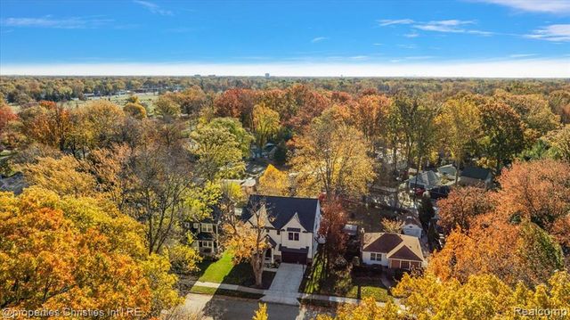 3233 Warick Road, Royal Oak, MI 48073