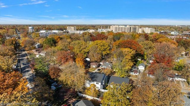 3233 Warick Road, Royal Oak, MI 48073