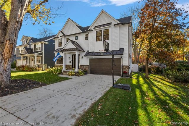 3233 Warick Road, Royal Oak, MI 48073