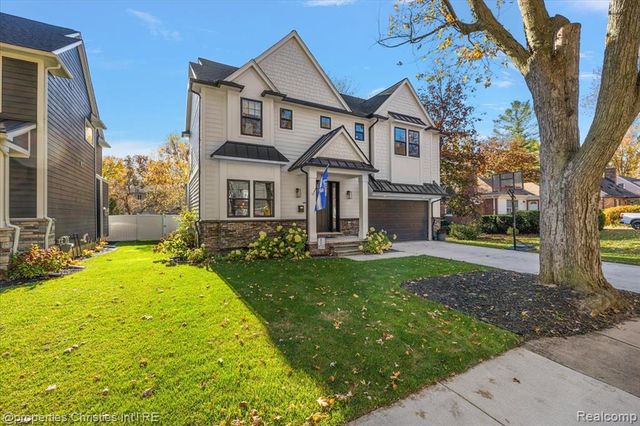 3233 Warick Road, Royal Oak, MI 48073