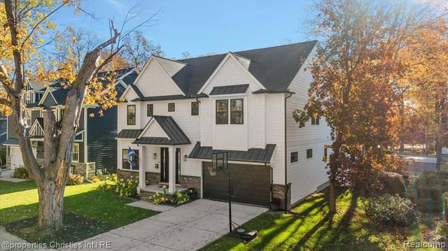 3233 Warick Road, Royal Oak, MI 48073
