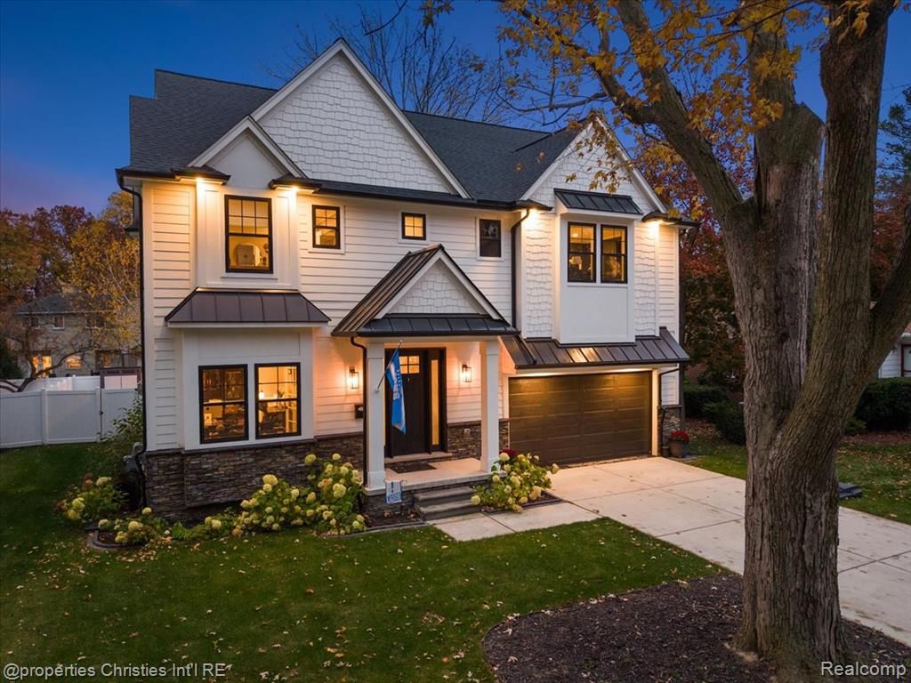 3233 Warick Road, Royal Oak, MI 48073