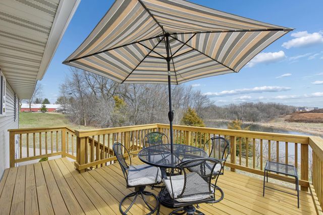 1065 70th Ave, Roberts, WI 54023