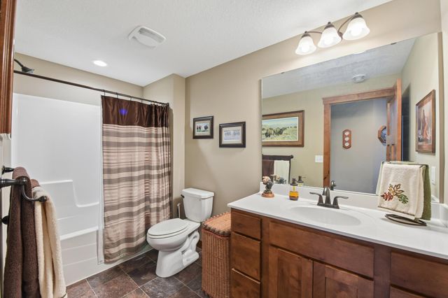 1065 70th Ave, Roberts, WI 54023