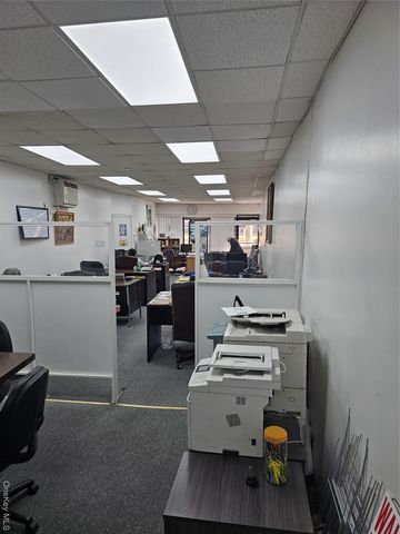 190-25 Jamaica Ave, Hollis, NY 11423