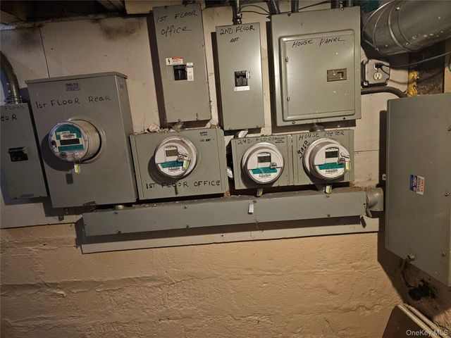 190-25 Jamaica Ave, Hollis, NY 11423