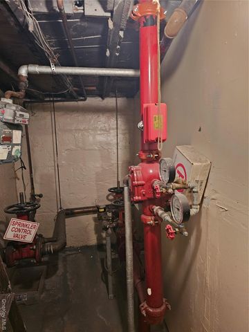 190-25 Jamaica Ave, Hollis, NY 11423