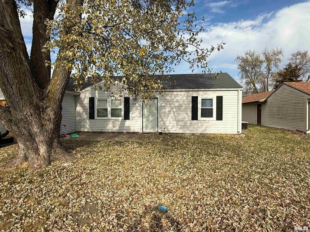 2110 W 68TH Street, Davenport, IA 52806