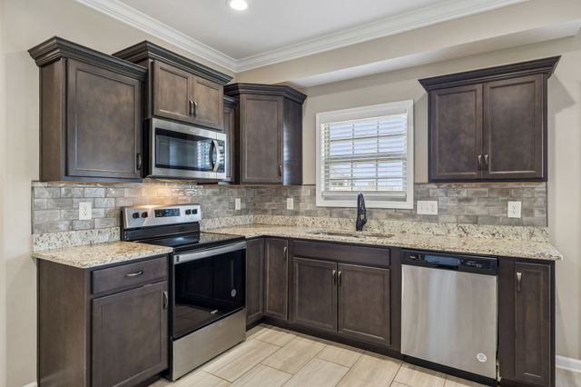 1565 Kestrel Dr, Clarksville, TN 37040