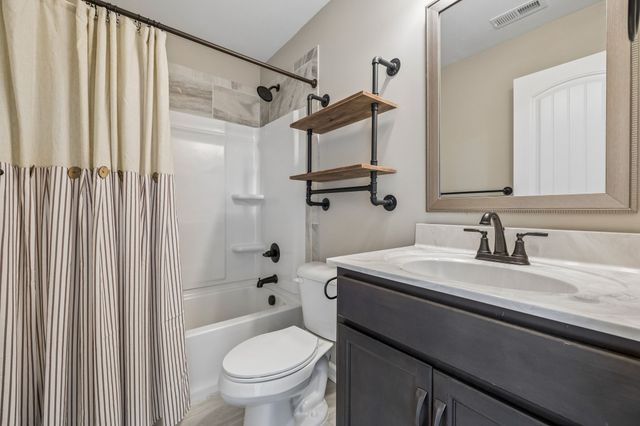 1565 Kestrel Dr, Clarksville, TN 37040