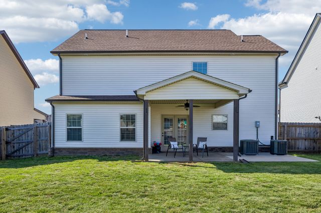 1565 Kestrel Dr, Clarksville, TN 37040