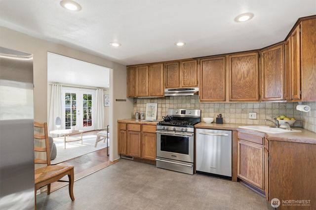 28748 Sound View Drive S, Des Moines, WA 98198