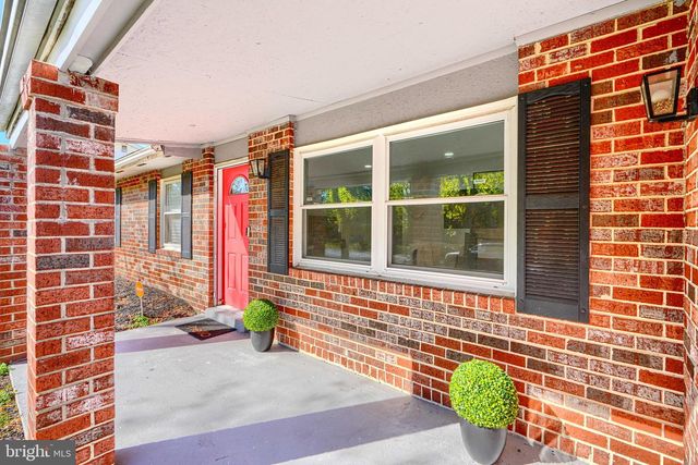 712 UNIVERSITY DR, Waldorf, MD 20602