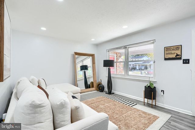 712 UNIVERSITY DR, Waldorf, MD 20602