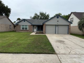 2812 Forest Hills Drive, League City, TX 77573