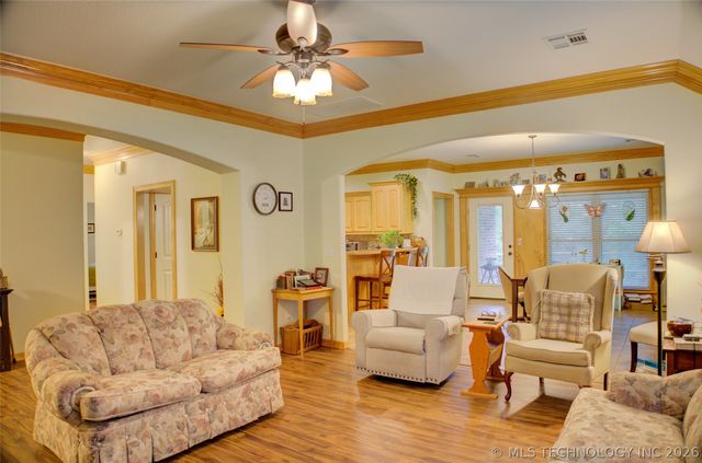 583 S 22nd Place, Collinsville, OK 74021