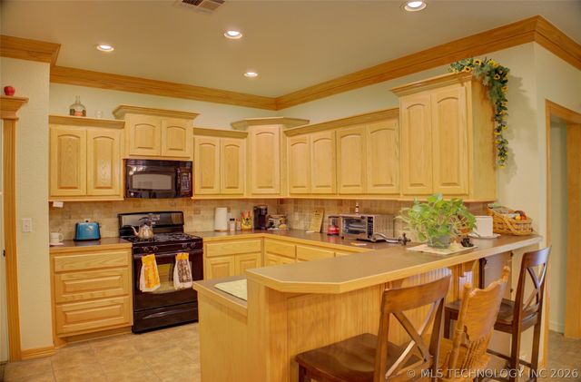 583 S 22nd Place, Collinsville, OK 74021