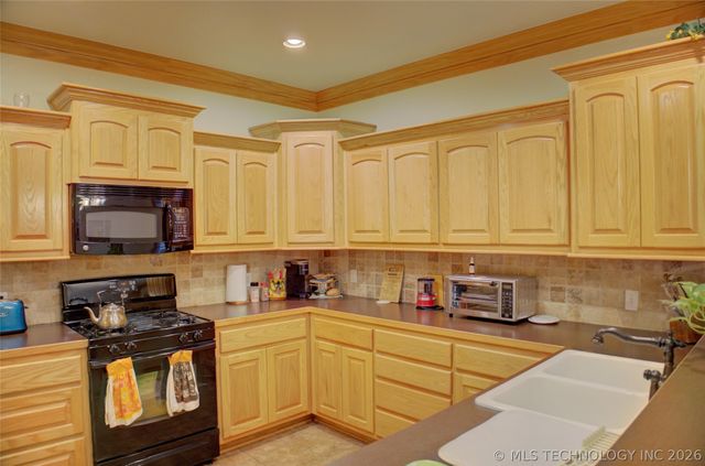 583 S 22nd Place, Collinsville, OK 74021