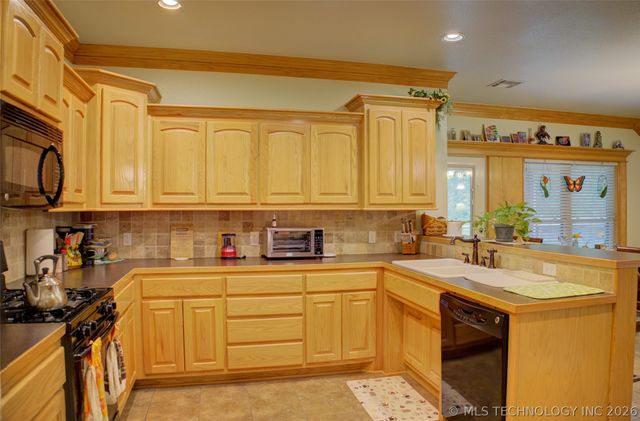 583 S 22nd Place, Collinsville, OK 74021