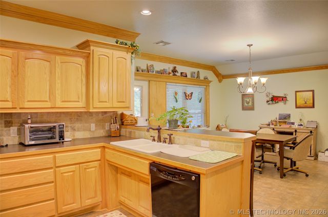 583 S 22nd Place, Collinsville, OK 74021