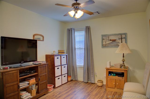 583 S 22nd Place, Collinsville, OK 74021