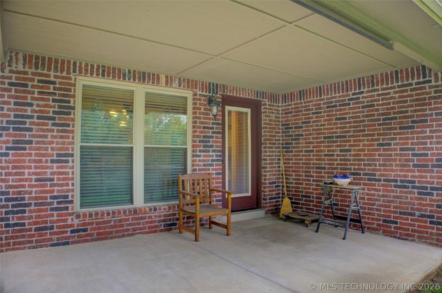 583 S 22nd Place, Collinsville, OK 74021
