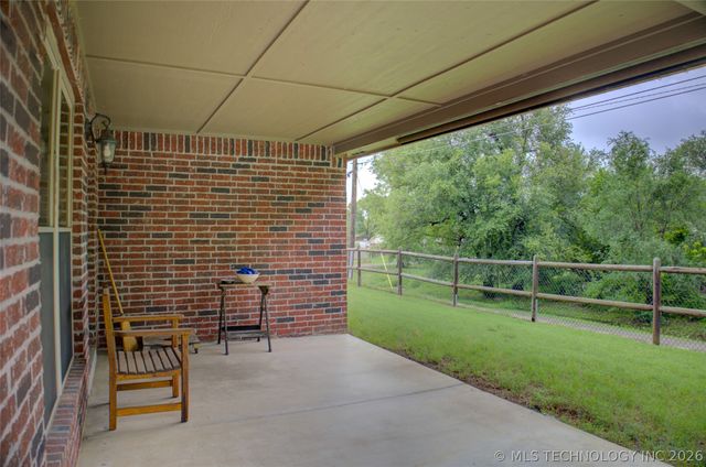 583 S 22nd Place, Collinsville, OK 74021