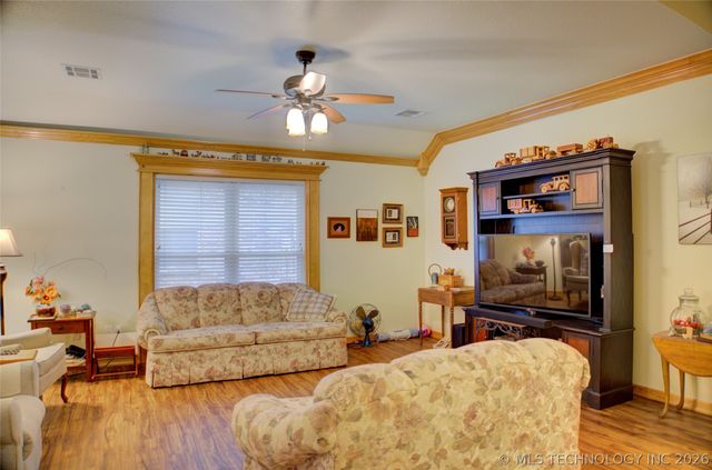 583 S 22nd Place, Collinsville, OK 74021