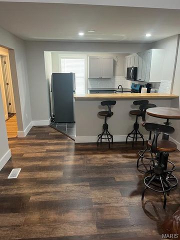 2231 Lynch Street, St Louis, MO 63118