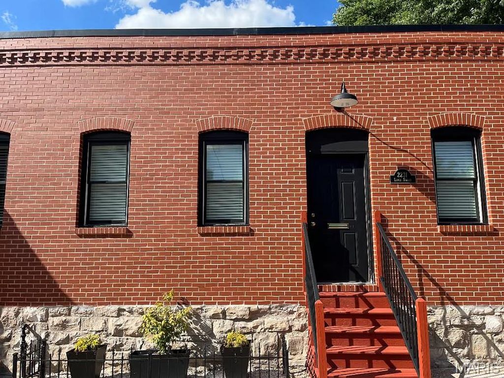 2231 Lynch Street, St Louis, MO 63118