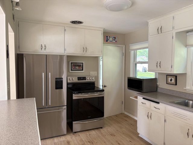 434 Greenland AVENUE, Oconomowoc, WI 53066