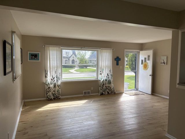 434 Greenland AVENUE, Oconomowoc, WI 53066
