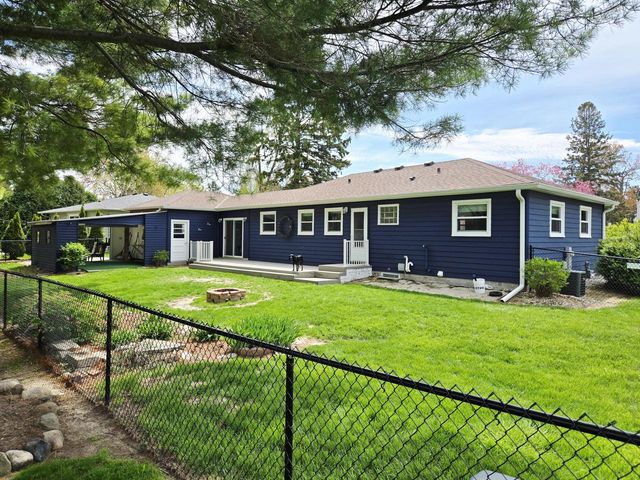 434 Greenland AVENUE, Oconomowoc, WI 53066