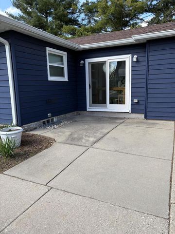 434 Greenland AVENUE, Oconomowoc, WI 53066