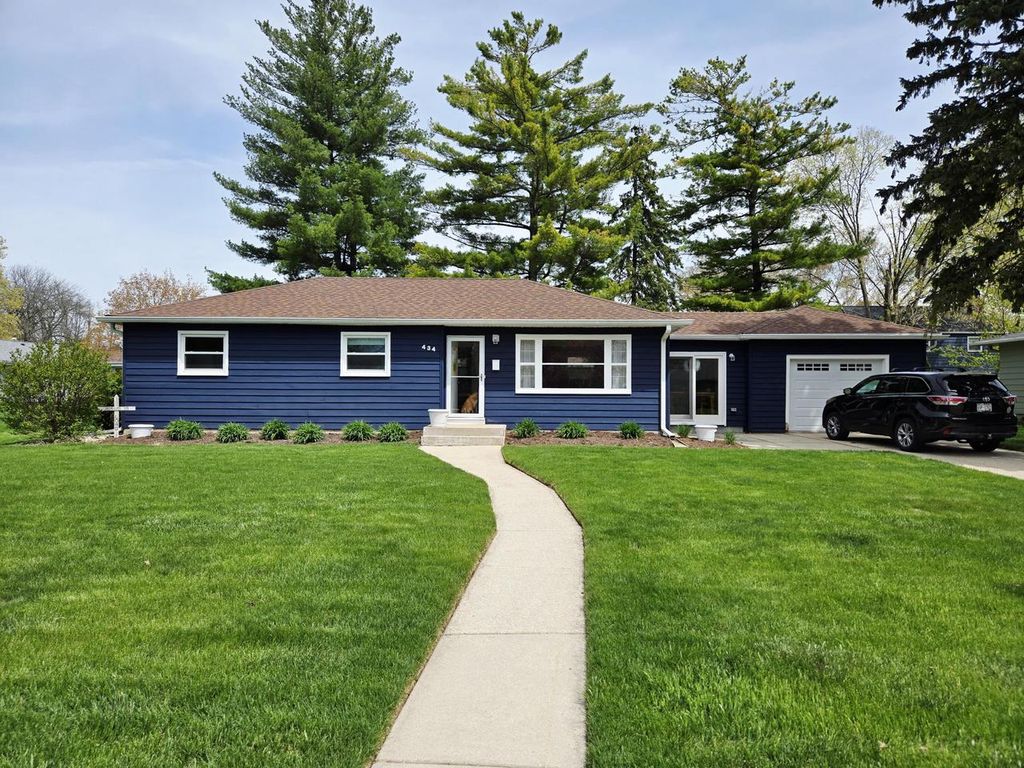 434 Greenland AVENUE, Oconomowoc, WI 53066