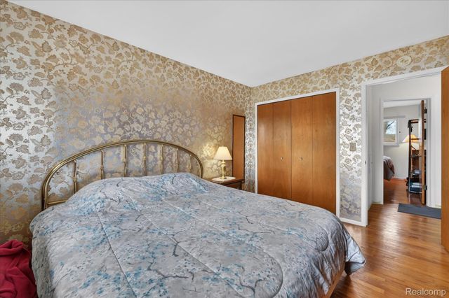 25046 Chestnut Street, Taylor, MI 48180