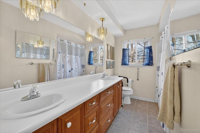 25046 Chestnut Street, Taylor, MI 48180