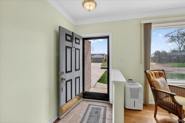 25046 Chestnut Street, Taylor, MI 48180