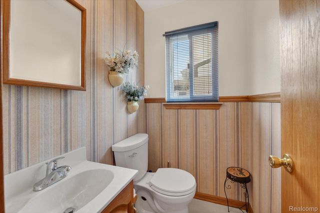 25046 Chestnut Street, Taylor, MI 48180