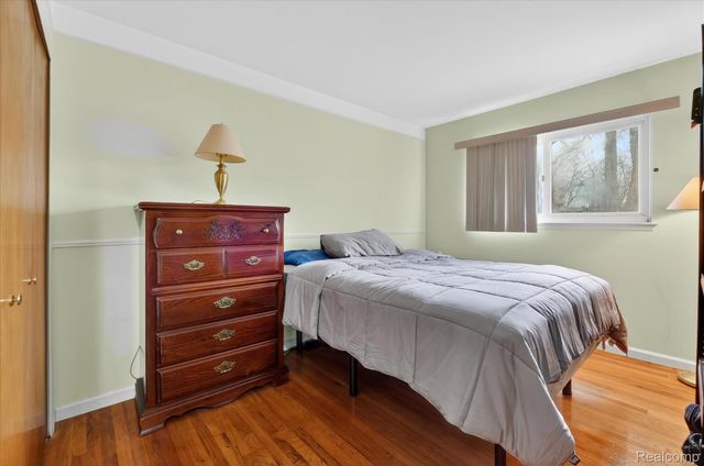 25046 Chestnut Street, Taylor, MI 48180