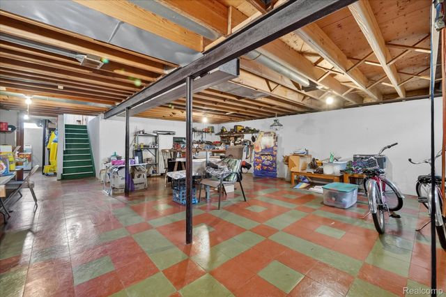 25046 Chestnut Street, Taylor, MI 48180