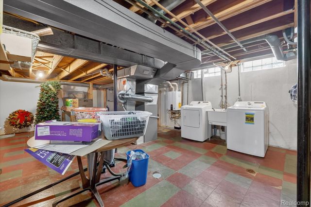 25046 Chestnut Street, Taylor, MI 48180