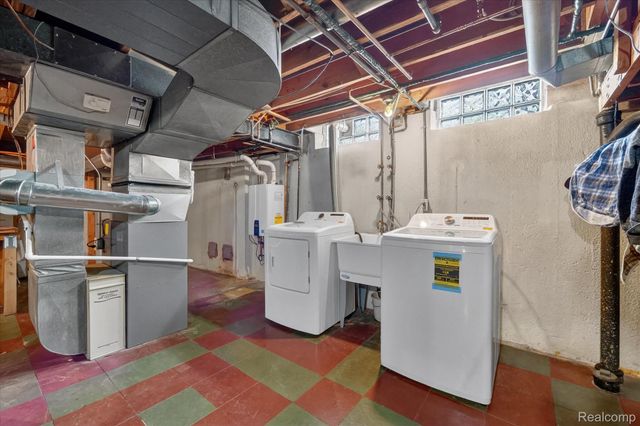 25046 Chestnut Street, Taylor, MI 48180