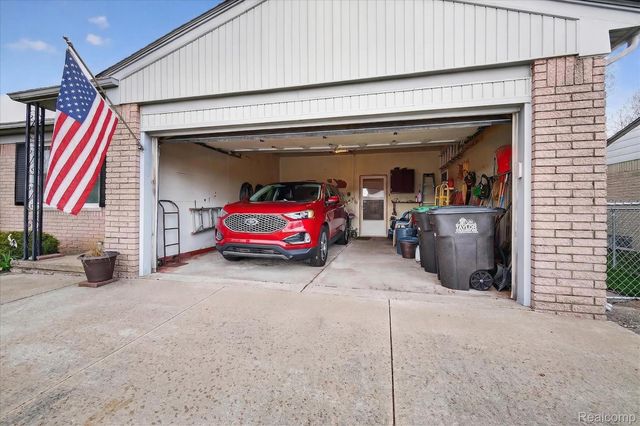 25046 Chestnut Street, Taylor, MI 48180