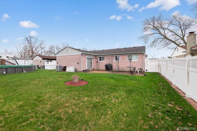 25046 Chestnut Street, Taylor, MI 48180