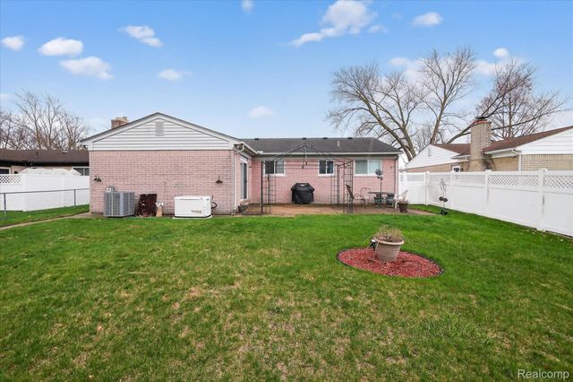 25046 Chestnut Street, Taylor, MI 48180