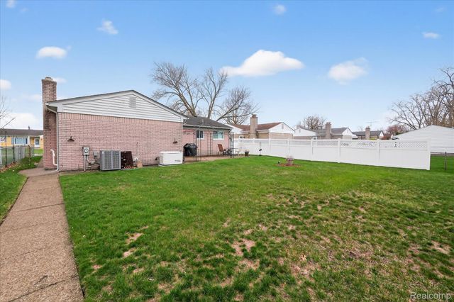 25046 Chestnut Street, Taylor, MI 48180