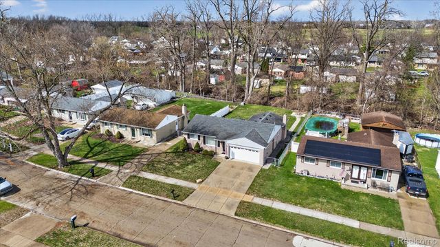 25046 Chestnut Street, Taylor, MI 48180